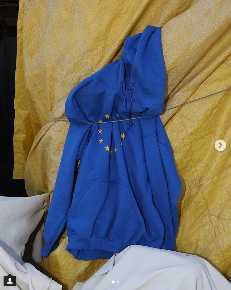 Hoodie Product Shots reference 4
